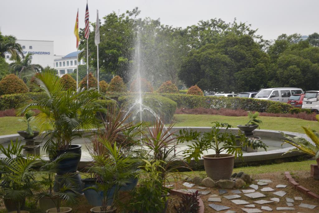 Rhr Hotel At Uniten Kajang Exterior photo